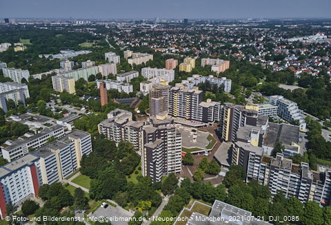 21.07.2021 - Marx-Zentrum und Karl-Marx-Ring 52-62 und Studentenwohnheim in Neuperlach