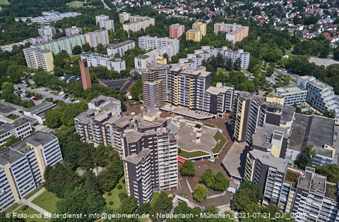 21.07.2021 - Marx-Zentrum und Karl-Marx-Ring 52-62 und Studentenwohnheim in Neuperlach
