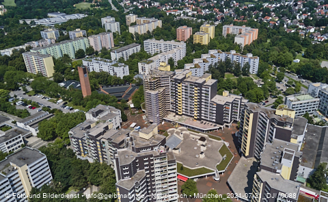 21.07.2021 - Marx-Zentrum und Karl-Marx-Ring 52-62 und Studentenwohnheim in Neuperlach
