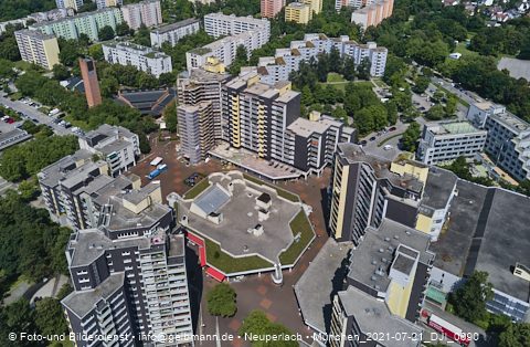 21.07.2021 - Marx-Zentrum und Karl-Marx-Ring 52-62 und Studentenwohnheim in Neuperlach
