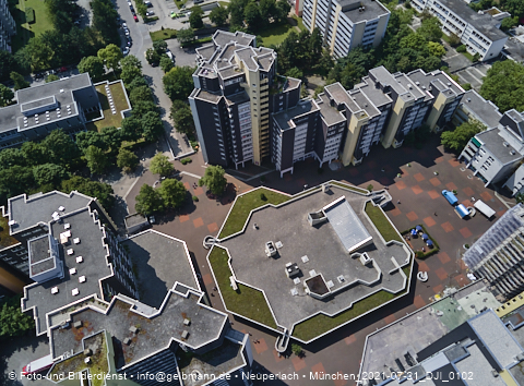 21.07.2021 - Marx-Zentrum und Karl-Marx-Ring 52-62 und Studentenwohnheim in Neuperlach