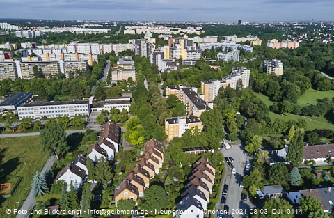 03.08.2021 - Marx-Zentrum und Karl-Marx-Ring 52-62 und Studentenwohnheim in Neuperlach
