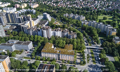 03.08.2021 - Marx-Zentrum und Karl-Marx-Ring 52-62 und Studentenwohnheim in Neuperlach