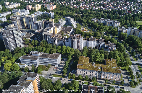 03.08.2021 - Marx-Zentrum und Karl-Marx-Ring 52-62 und Studentenwohnheim in Neuperlach