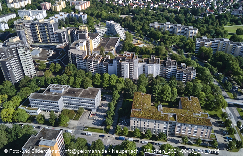 03.08.2021 - Marx-Zentrum und Karl-Marx-Ring 52-62 und Studentenwohnheim in Neuperlach