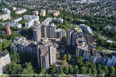 03.08.2021 - Marx-Zentrum und Karl-Marx-Ring 52-62 und Studentenwohnheim in Neuperlach