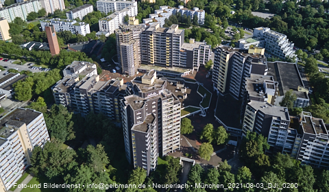 03.08.2021 - Marx-Zentrum und Karl-Marx-Ring 52-62 und Studentenwohnheim in Neuperlach