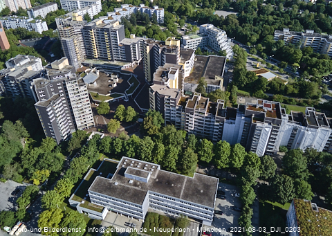 03.08.2021 - Marx-Zentrum und Karl-Marx-Ring 52-62 und Studentenwohnheim in Neuperlach