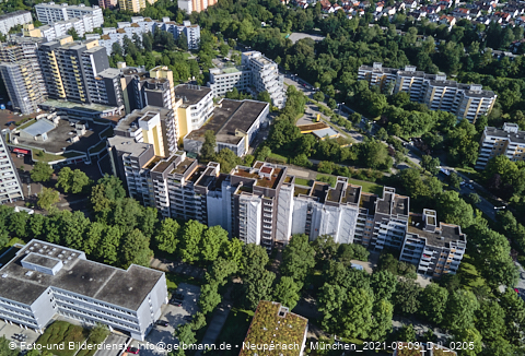 03.08.2021 - Marx-Zentrum und Karl-Marx-Ring 52-62 und Studentenwohnheim in Neuperlach
