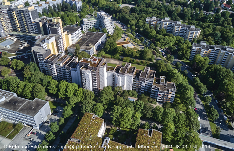 03.08.2021 - Marx-Zentrum und Karl-Marx-Ring 52-62 und Studentenwohnheim in Neuperlach