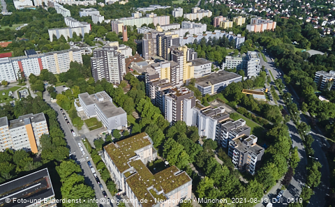 09.08.2021 - Marx-Zentrum und Karl-Marx-Ring 52-62 und Studentenwohnheim in Neuperlach