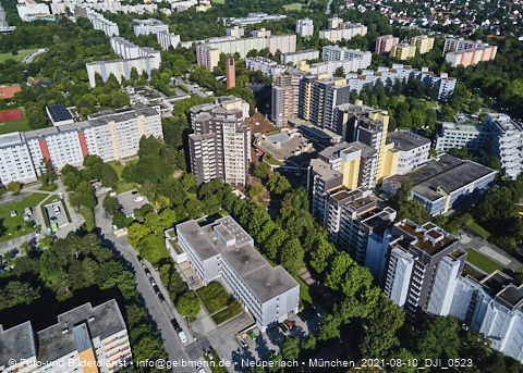 09.08.2021 - Marx-Zentrum und Karl-Marx-Ring 52-62 und Studentenwohnheim in Neuperlach