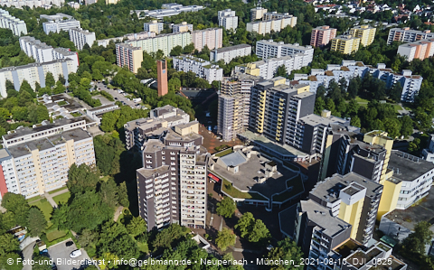 09.08.2021 - Marx-Zentrum und Karl-Marx-Ring 52-62 und Studentenwohnheim in Neuperlach