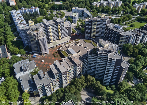 09.08.2021 - Marx-Zentrum und Karl-Marx-Ring 52-62 und Studentenwohnheim in Neuperlach