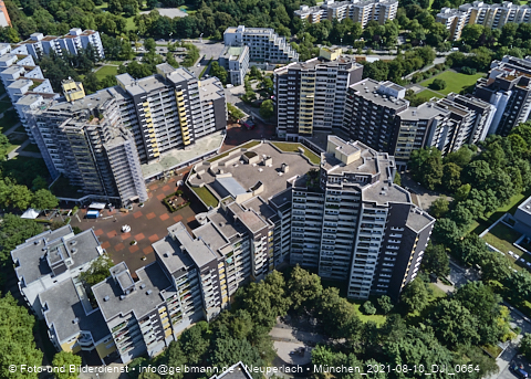 09.08.2021 - Marx-Zentrum und Karl-Marx-Ring 52-62 und Studentenwohnheim in Neuperlach