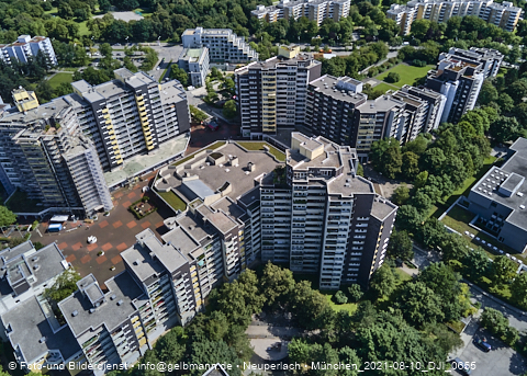 09.08.2021 - Marx-Zentrum und Karl-Marx-Ring 52-62 und Studentenwohnheim in Neuperlach