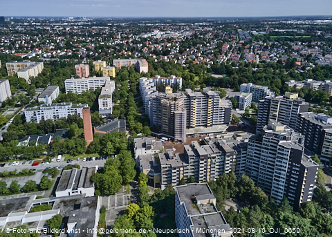 09.08.2021 - Marx-Zentrum und Karl-Marx-Ring 52-62 und Studentenwohnheim in Neuperlach
