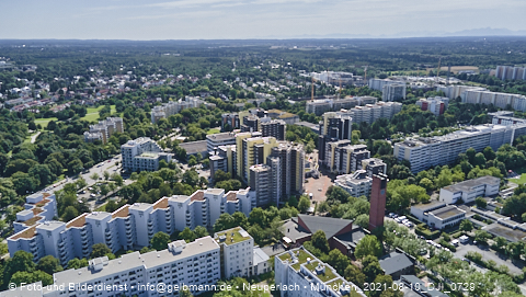 09.08.2021 - Marx-Zentrum und Karl-Marx-Ring 52-62 und Studentenwohnheim in Neuperlach