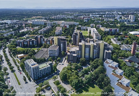 09.08.2021 - Marx-Zentrum und Karl-Marx-Ring 52-62 und Studentenwohnheim in Neuperlach