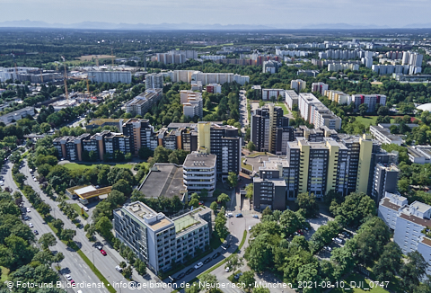 09.08.2021 - Marx-Zentrum und Karl-Marx-Ring 52-62 und Studentenwohnheim in Neuperlach