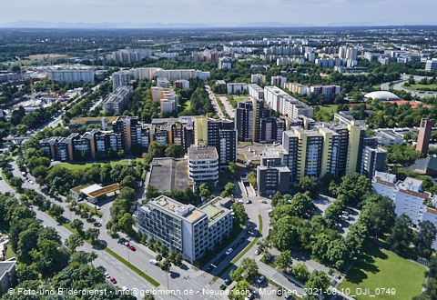 09.08.2021 - Marx-Zentrum und Karl-Marx-Ring 52-62 und Studentenwohnheim in Neuperlach