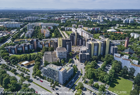 09.08.2021 - Marx-Zentrum und Karl-Marx-Ring 52-62 und Studentenwohnheim in Neuperlach