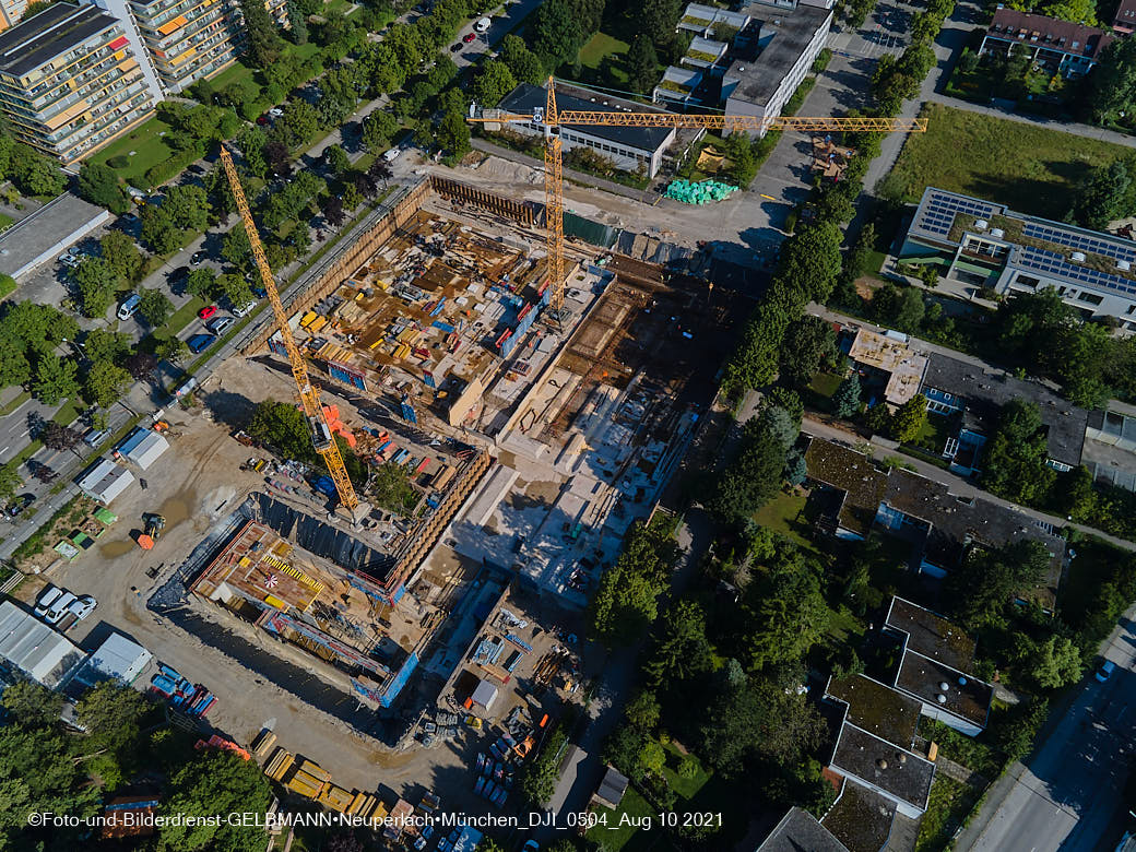 09.08.2021 - Luftbilder von der Baustelle Grundschule am Karl-Marx-Ring in Neuperlach