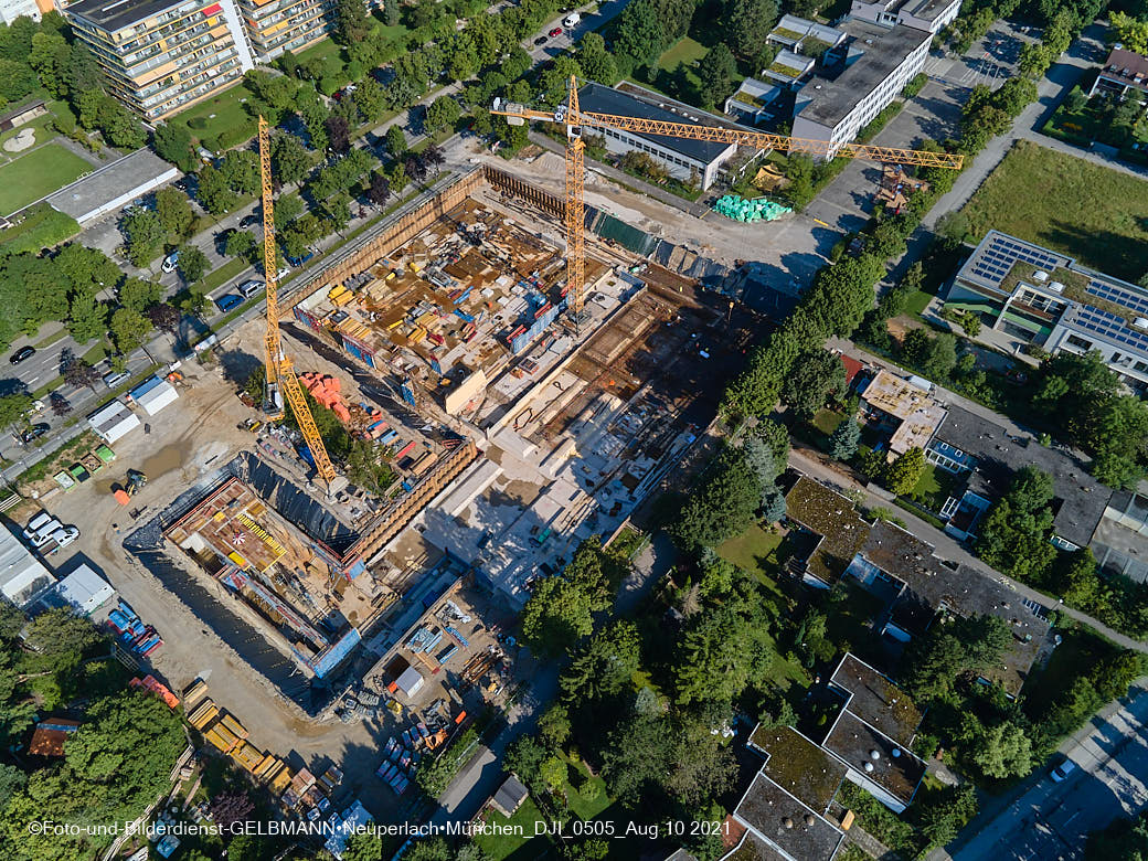 09.08.2021 - Luftbilder von der Baustelle Grundschule am Karl-Marx-Ring in Neuperlach