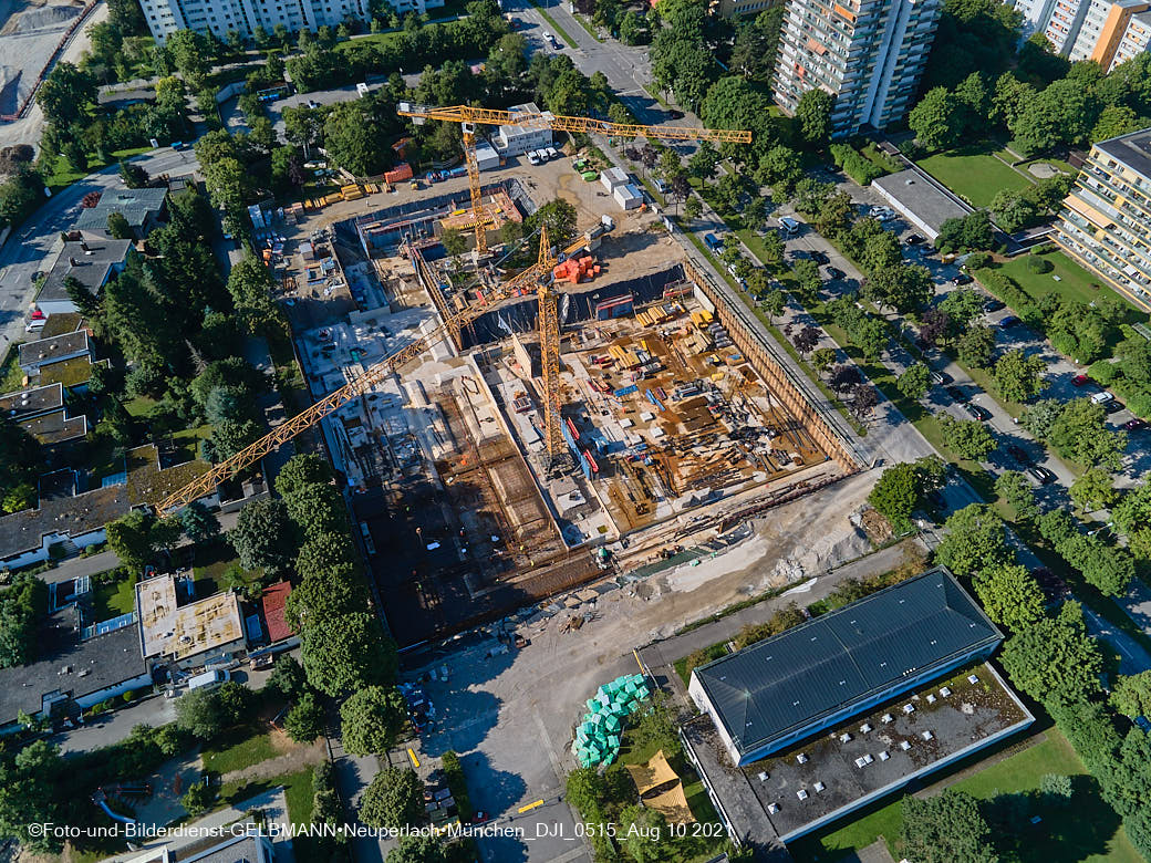 09.08.2021 - Luftbilder von der Baustelle Grundschule am Karl-Marx-Ring in Neuperlach