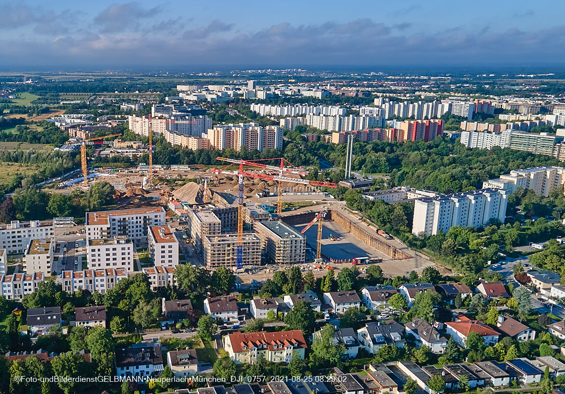 25.08.2020 - Luftaufnahmen vom Alexisquartier in Neuperlach in südlicher Richtung