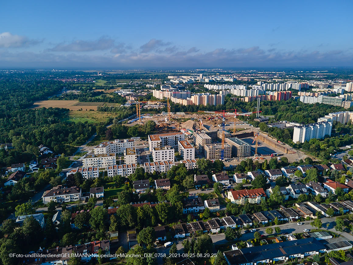 25.08.2020 - Luftaufnahmen vom Alexisquartier in Neuperlach in südlicher Richtung