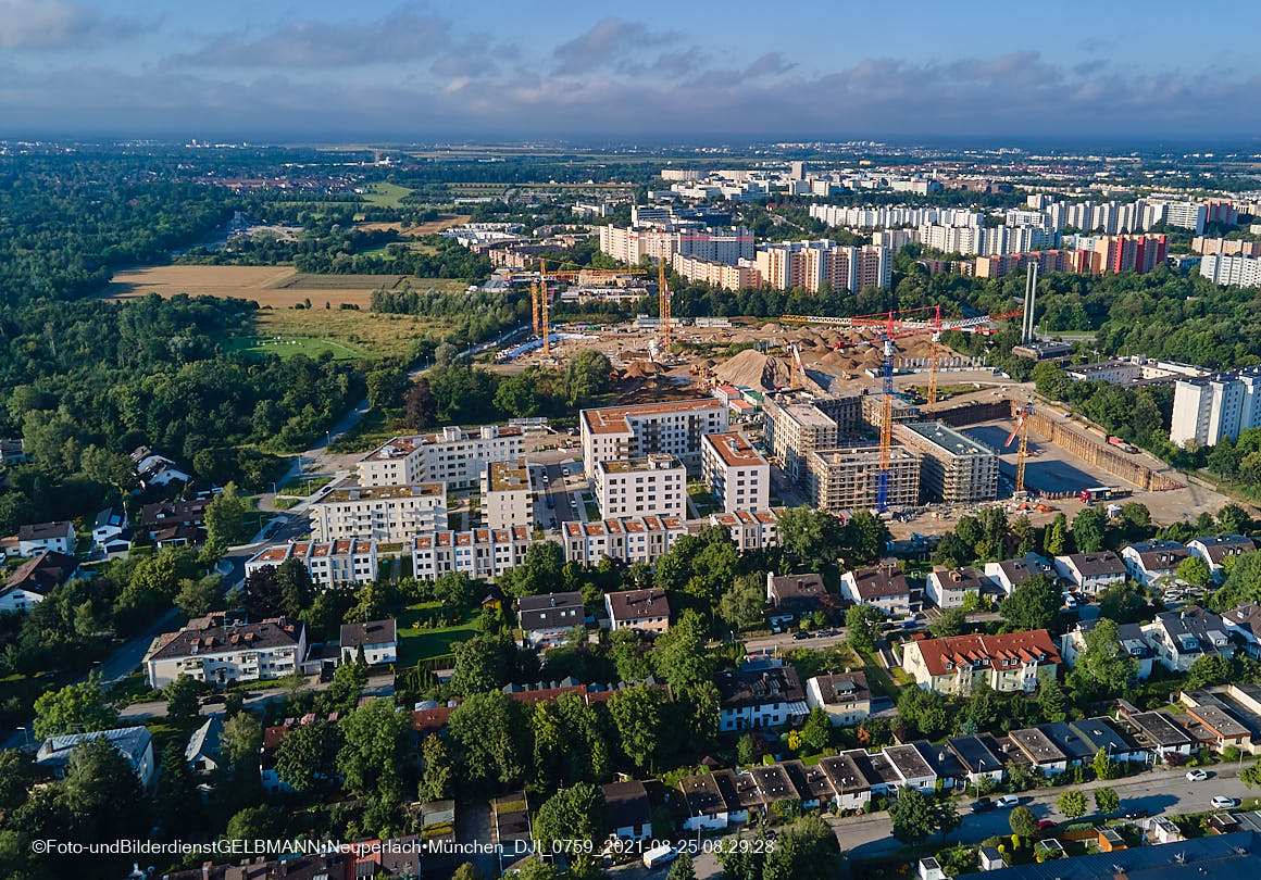 25.08.2020 - Luftaufnahmen vom Alexisquartier in Neuperlach in südlicher Richtung