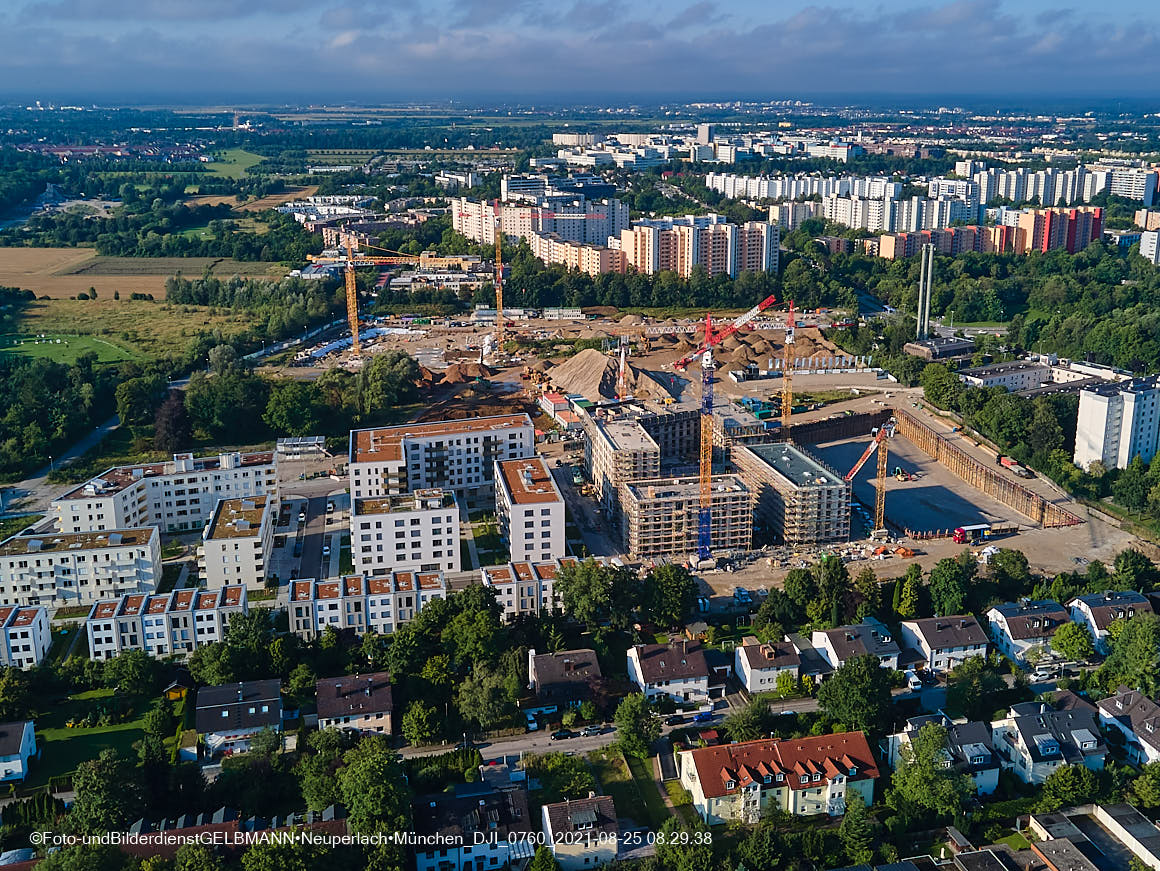 25.08.2020 - Luftaufnahmen vom Alexisquartier in Neuperlach in südlicher Richtung