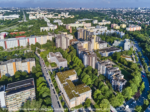 25.08.2021 - Marx-Zentrum, Studentenwohnheim und Wohnanlage am Karl-Marx-Ring 52-62