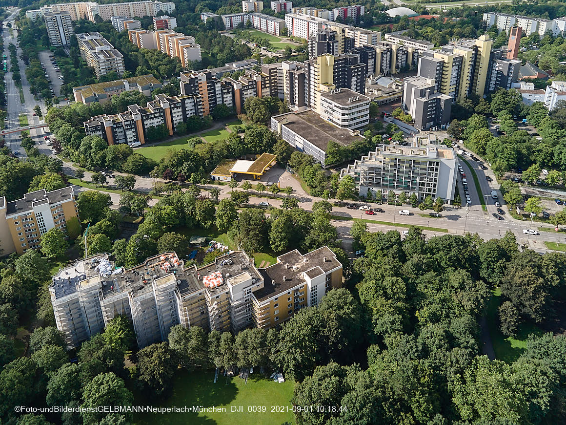 01.09.2021 - Dachsanierung am Karl-Marx-Ring in Neuperlach
