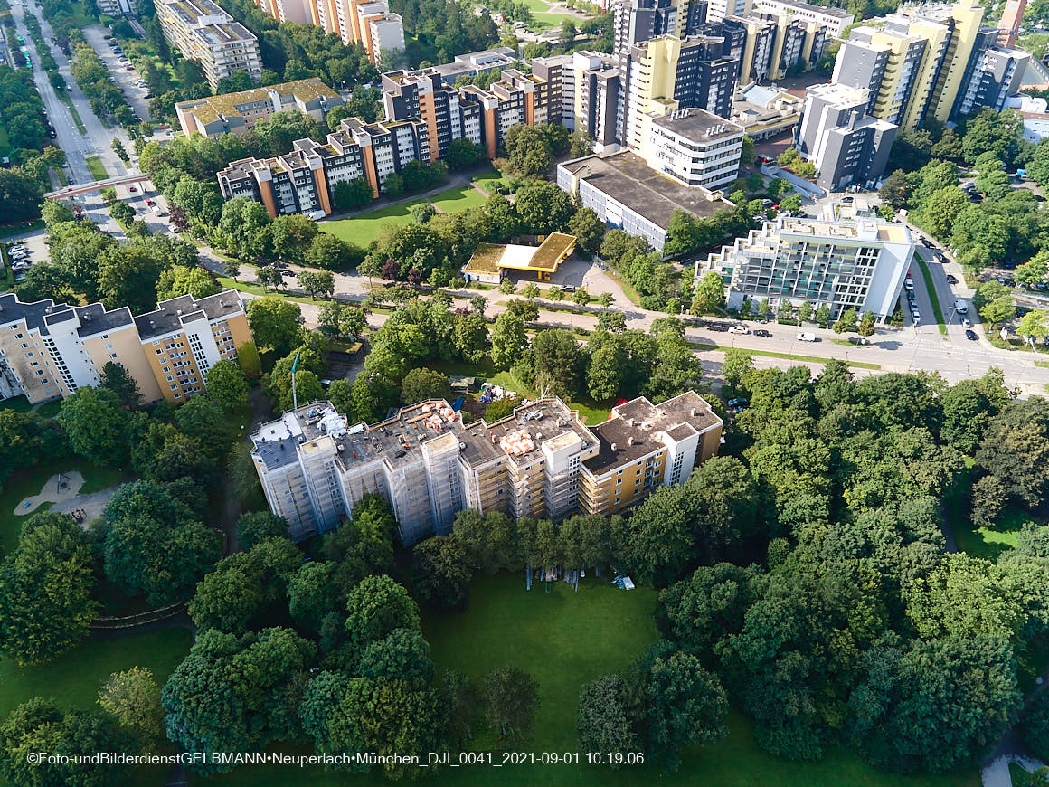 01.09.2021 - Dachsanierung am Karl-Marx-Ring in Neuperlach