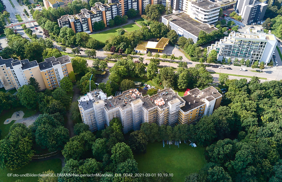 01.09.2021 - Dachsanierung am Karl-Marx-Ring in Neuperlach