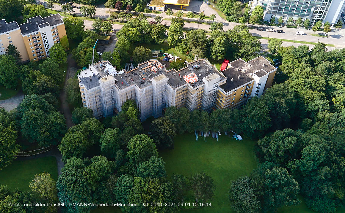 01.09.2021 - Dachsanierung am Karl-Marx-Ring in Neuperlach