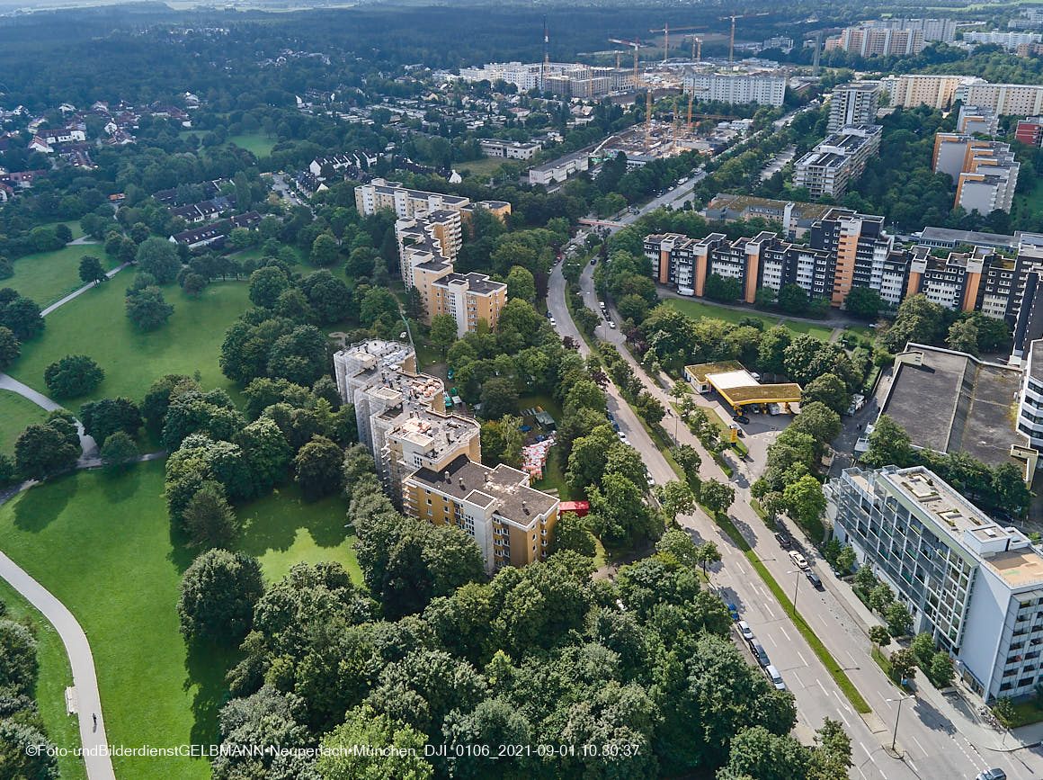 01.09.2021 - Dachsanierung am Karl-Marx-Ring in Neuperlach