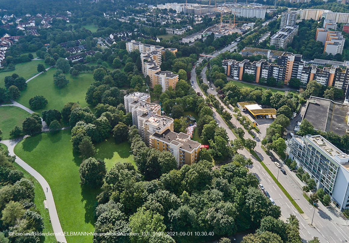 01.09.2021 - Dachsanierung am Karl-Marx-Ring in Neuperlach