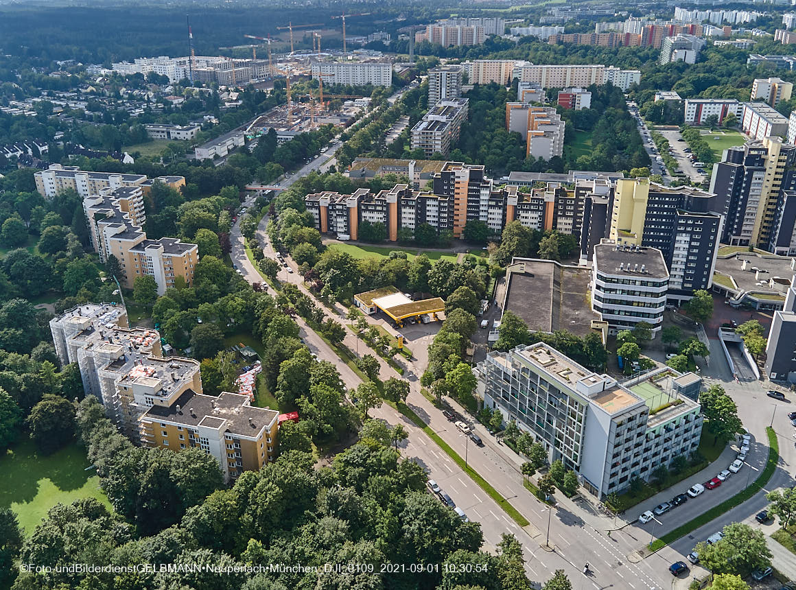 01.09.2021 - Dachsanierung am Karl-Marx-Ring in Neuperlach