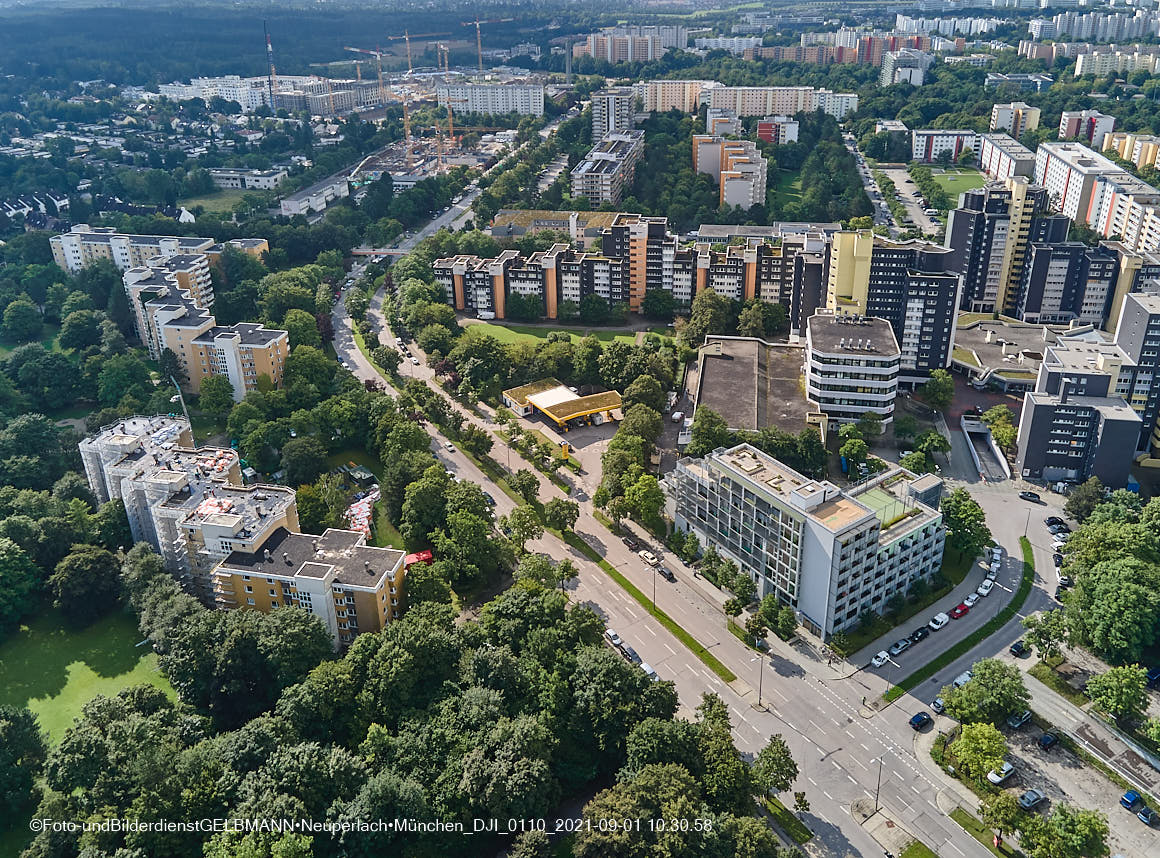 01.09.2021 - Dachsanierung am Karl-Marx-Ring in Neuperlach