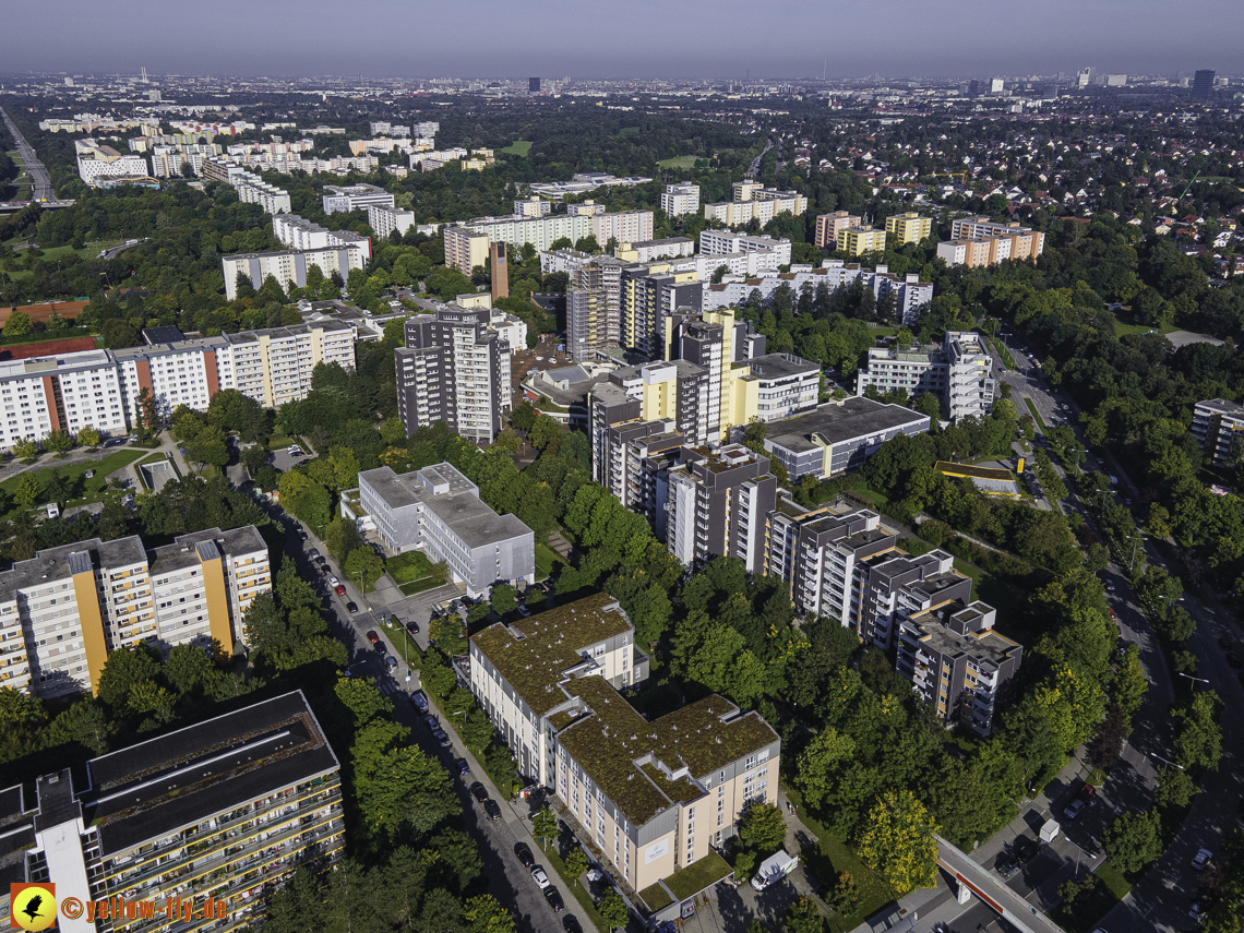08.09.2021 - Wohnanlage am Karl-Marx-Ring 52-62 und Marx-Zentrum in Neuperlach
