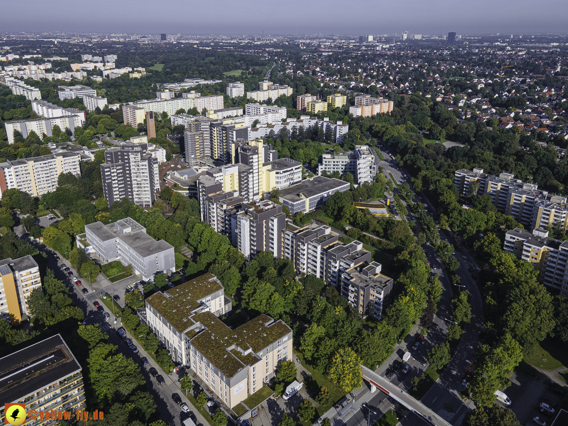 08.09.2021 - Wohnanlage am Karl-Marx-Ring 52-62 und Marx-Zentrum in Neuperlach