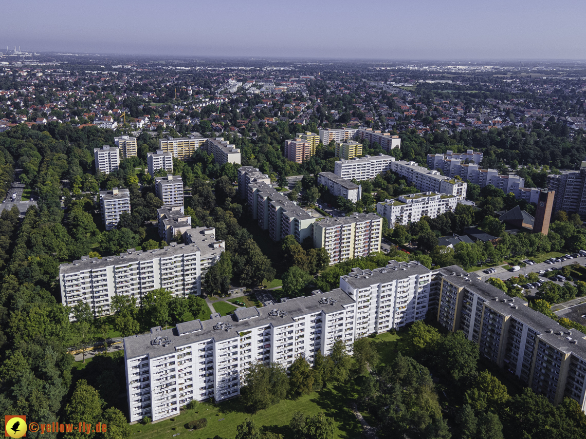 08.09.2021 - Wohnanlage am Karl-Marx-Ring 52-62 und Marx-Zentrum in Neuperlach