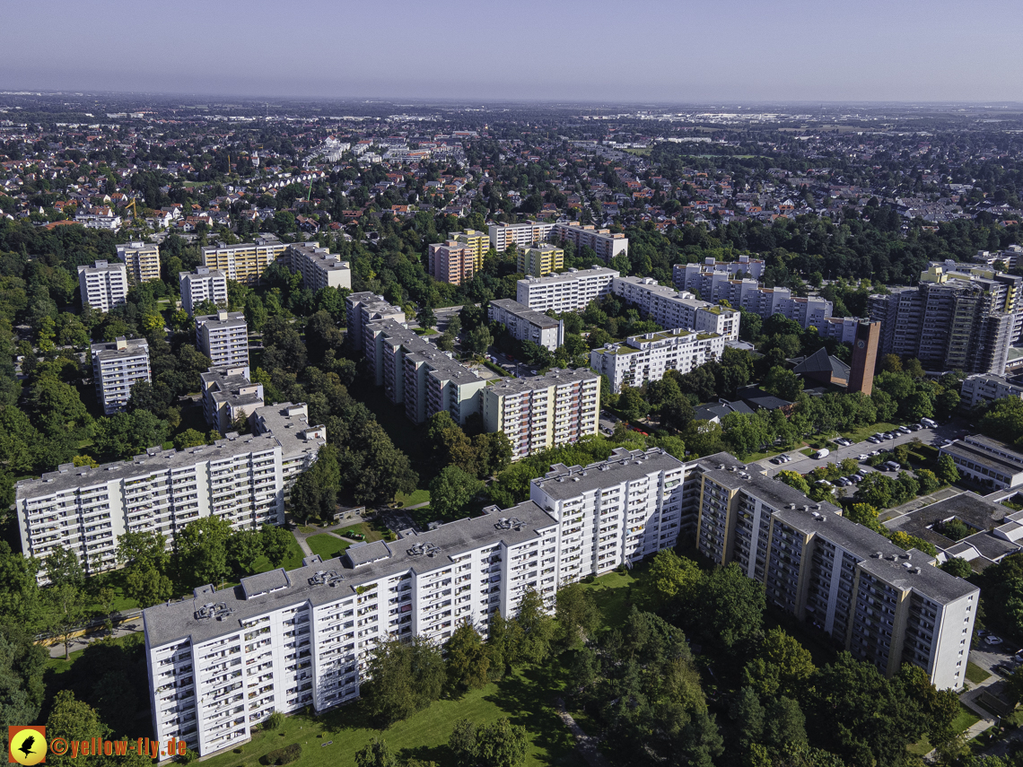 08.09.2021 - Wohnanlage am Karl-Marx-Ring 52-62 und Marx-Zentrum in Neuperlach