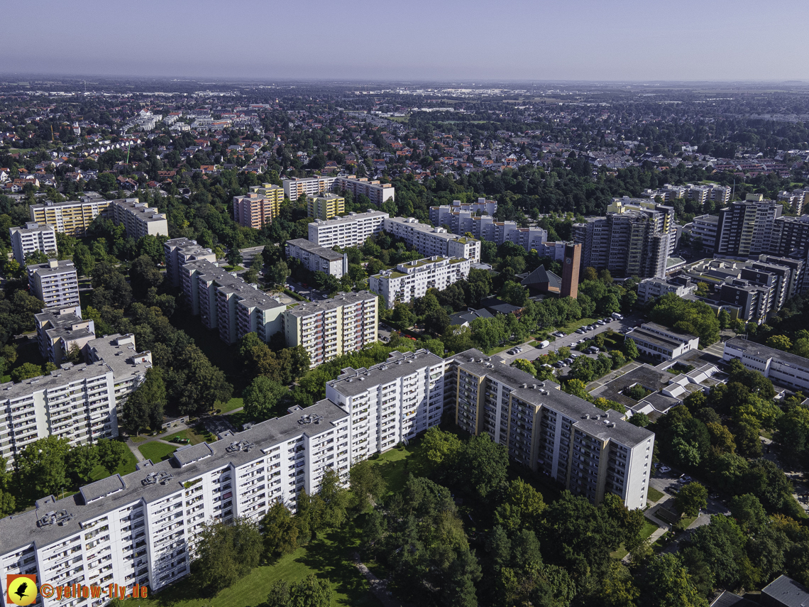 08.09.2021 - Wohnanlage am Karl-Marx-Ring 52-62 und Marx-Zentrum in Neuperlach