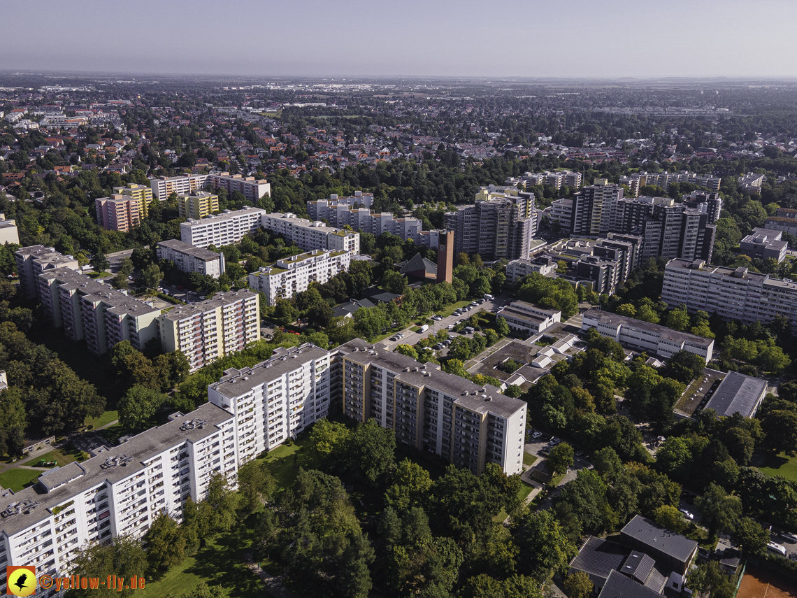 08.09.2021 - Wohnanlage am Karl-Marx-Ring 52-62 und Marx-Zentrum in Neuperlach