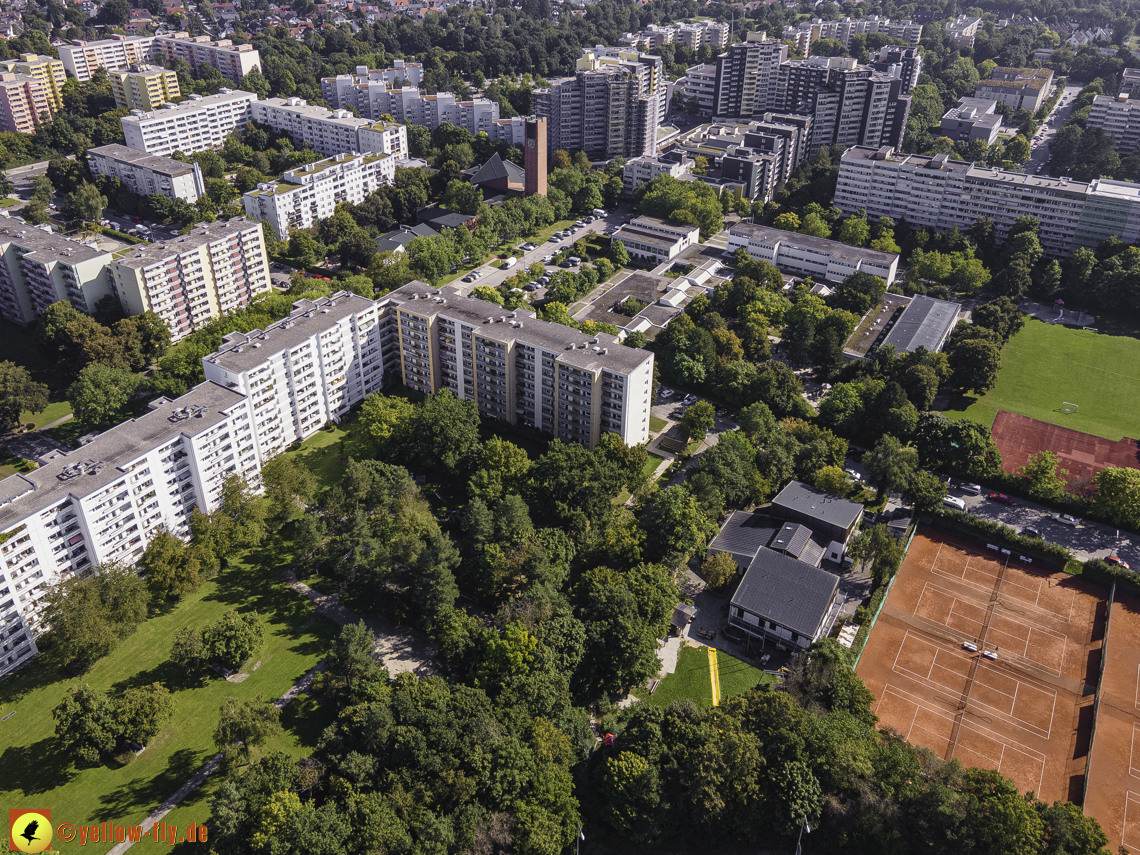 08.09.2021 - Wohnanlage am Karl-Marx-Ring 52-62 und Marx-Zentrum in Neuperlach