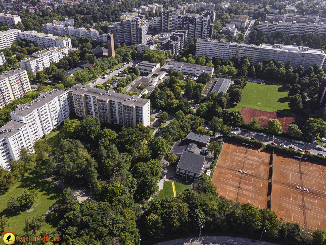 08.09.2021 - Wohnanlage am Karl-Marx-Ring 52-62 und Marx-Zentrum in Neuperlach